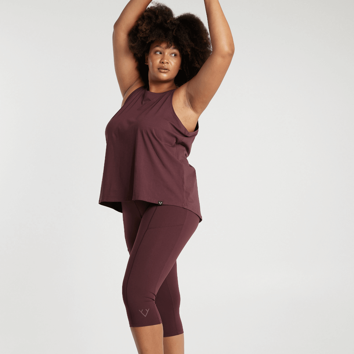 Woman wearing Victoria Stag's core 3/4 length tights in ox blood
