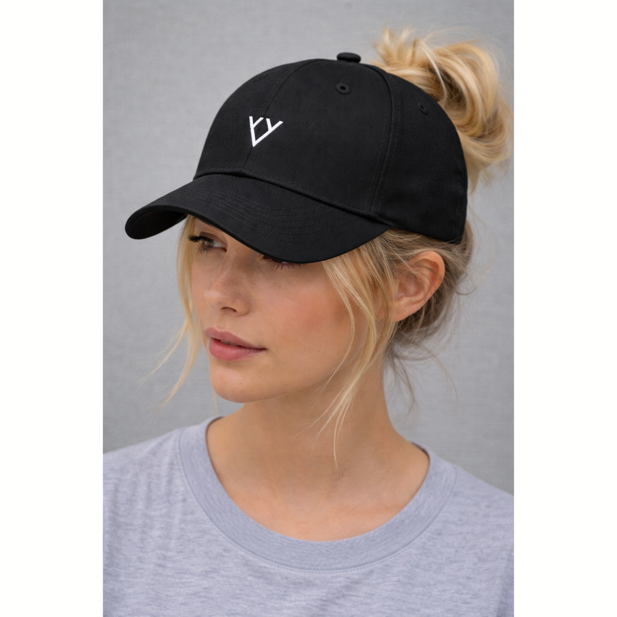 BASEBALL CAP - FEELING STRONG (BLACK)