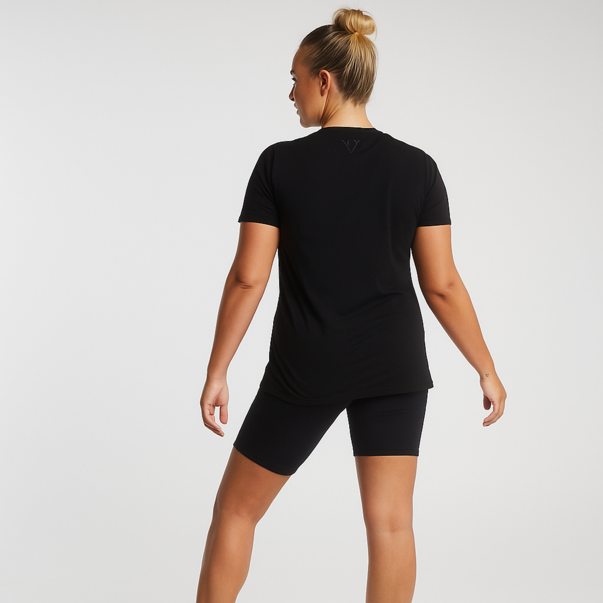 CORE TRAINER TEE - V NECK