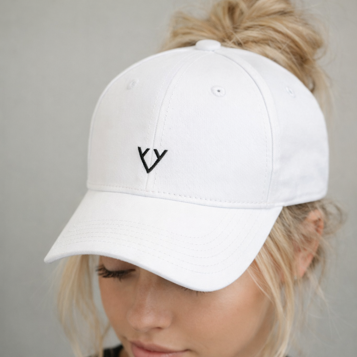 BASEBALL CAP - FEELING FRESH (WHITE)