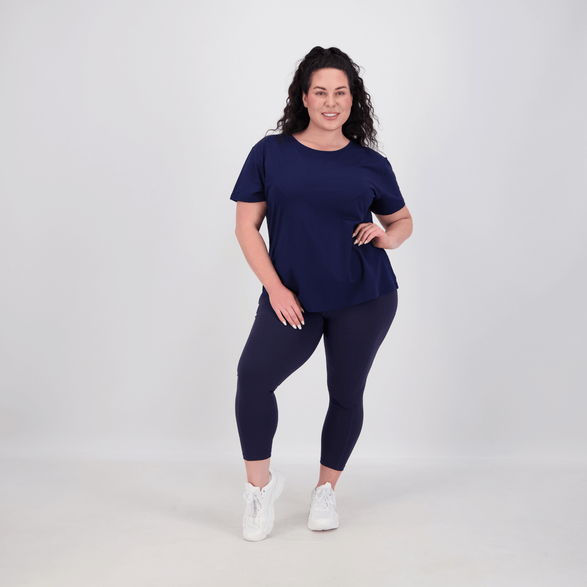 woman wearing perfect length 7/8 leggings in navy blue 