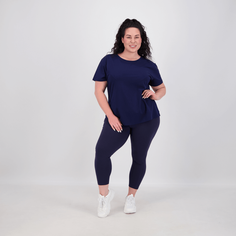 woman wearing perfect length 7/8 leggings in navy blue 