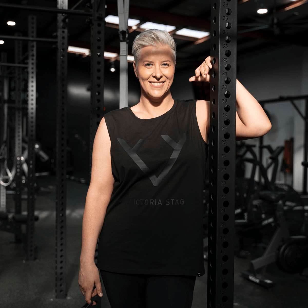 CORE MUSCLE TANK - BLACK